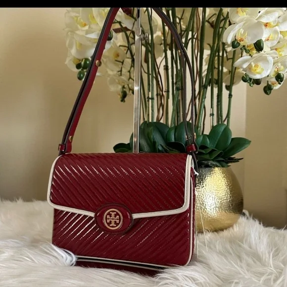 TORY BURCH ROBINSON PATENT  Red Shoulder Bag - Picture 3 of 8